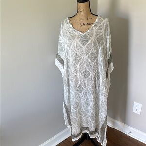 Michael stars White and Gray Patterned beach coverup